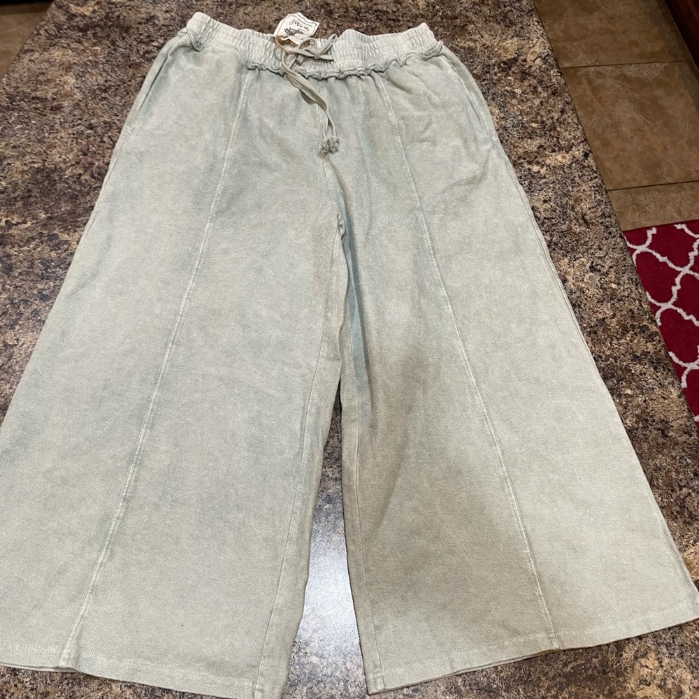 These Capri pants by Easel are super comfy. Brand new with tags